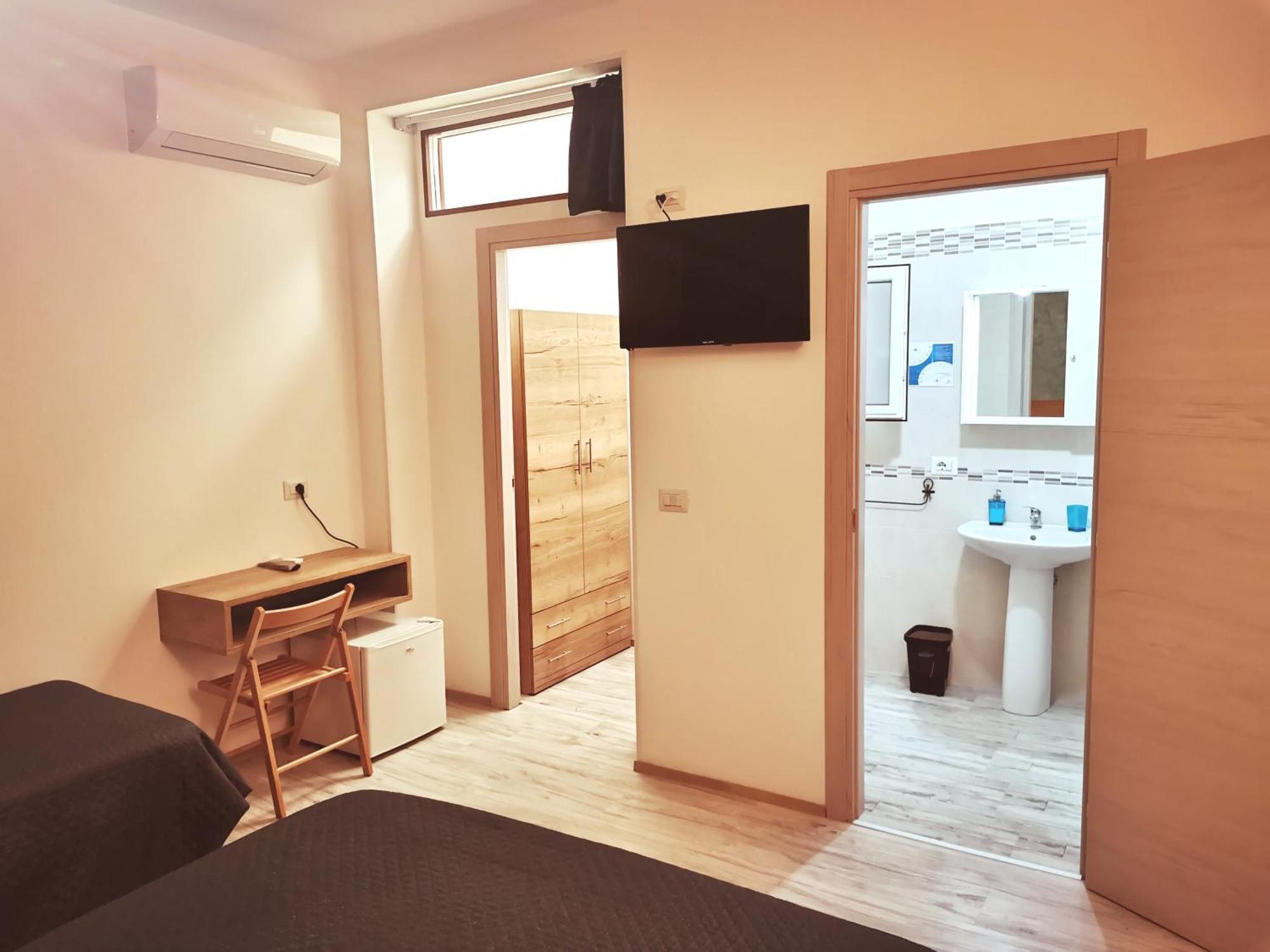 Via Alessandria Hotel Racale Værelse billede
